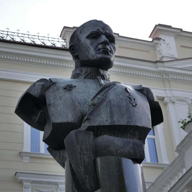 Audio Tour of Vilnius Old Town Core and the South Part 2in1 - The South Side Tour: Sacral, Jewish, and Artistic Clues