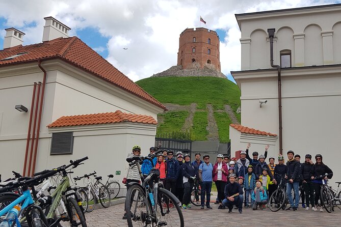 Bike Tour of Vilnius Highlights "Iconic Landmarks & Hidden Gems" - Vilnius University Courtyards and the Presidential Palace Connection