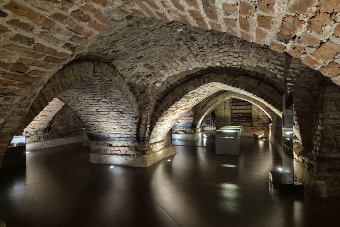 Cathedral Crypts and Medieval History Tour - Quick hits