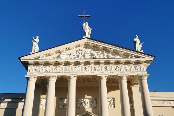 Cathedral Crypts and Medieval History Tour - Grand Dukes Palace courtyard: rulers, purpose, and what you can see today