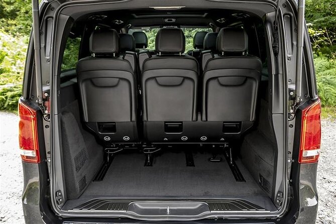 CO2-Offset Departure from Vilnius City to Vilnius VNO airport - Riding in a Mercedes Viano class minivan, up to 6 passengers