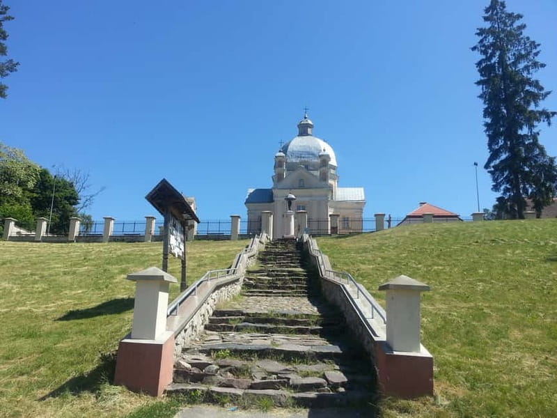 Dzukija National Park and Grutas Park: Full-Day Tour - The Three Crosses Gateway and Merkine Pyramid Stop