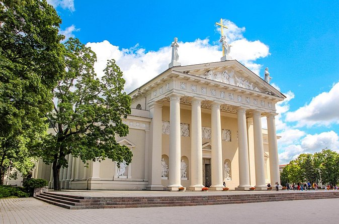 Explore Vilnius in 60 minutes with a Local - Why a small group of up to 8 makes a real difference