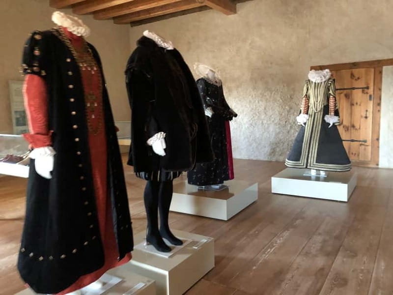 From Riga to Vilnius with Sightseeing Stops Top Private Tour - Price and value: what $518 for up to 2 actually buys