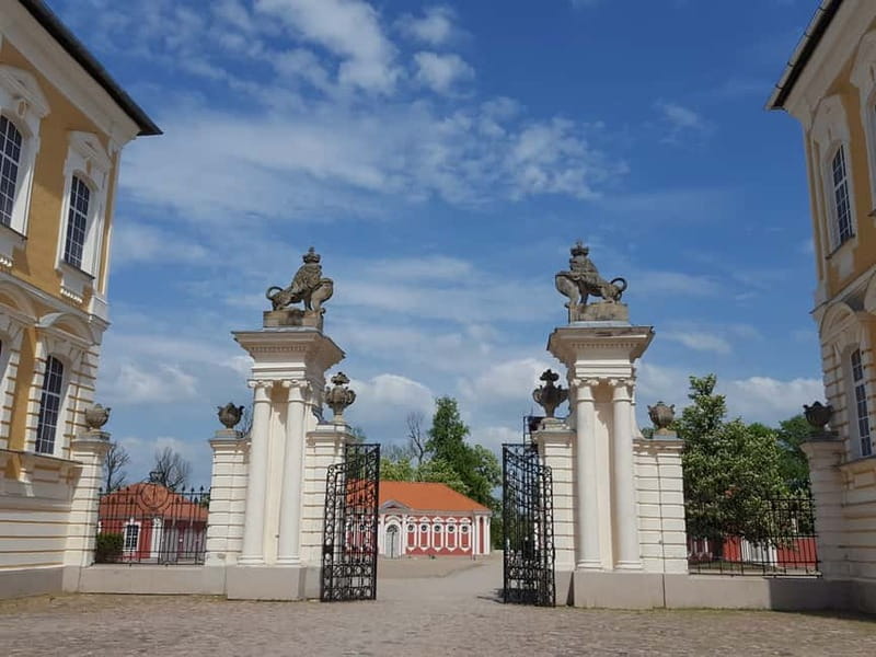 From Riga to Vilnius with Sightseeing Stops Top Private Tour - What I’d bring and how to get the most out of each stop