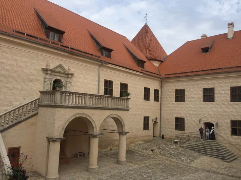 From Riga: Vilnius One-Way Tour with Sightseeing Stops - Stop 1: Bauska Castle complex on a peninsula by two rivers