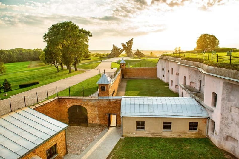 From Vilnius: Guided Jewish Heritage Day Trip to Kaunas - Kovno Ghetto and Vilijampolė: understanding how confinement worked locally