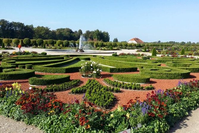 Full-Day Tour to the Hill of Crosses and Rundale Palace in Latvia from Vilnius - Rundale Palace Museum in Latvia, baroque power you can walk through