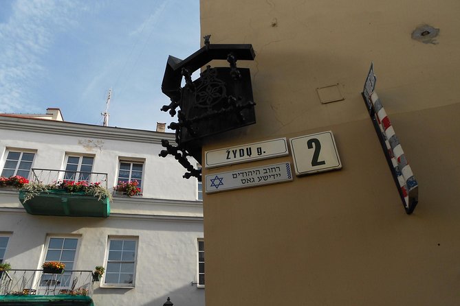 Private Walking Tour around Jewish Vilnius | With a Local Litvak - Stop 1 in the Jewish Quarter: Old Town, Two Ghetto Sites, and the Great Synagogue Area