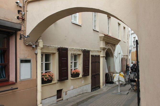 Regular walking tour of Jewish Vilnius - Ghetto map lessons, plus Žemaitijos street shop names