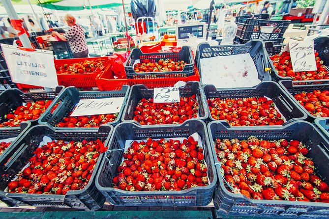 Snacks and bites in Vilnius local market - Meeting at Halės Turgus, then following the smell trail