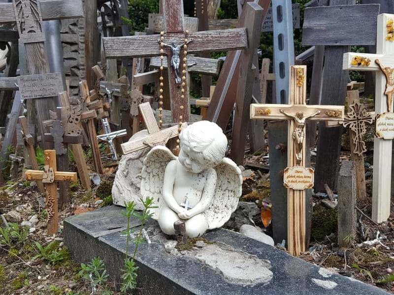 The Hill of Crosses: Full-Day Tour from Vilnius - Lunch break at a local restaurant, and how to budget