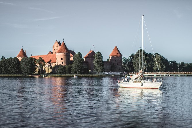 Trakai Town and Castle Tour with Authentic Karaim Lunch (Private Tour) - How the island castle tour works, from bridge to rooms