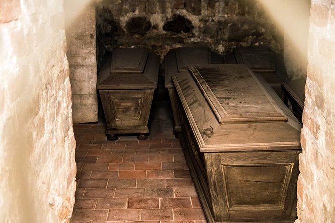 Vilnius Catacombs Private Tour - Timing, route on foot, and where you finish at Rotušės aikštė