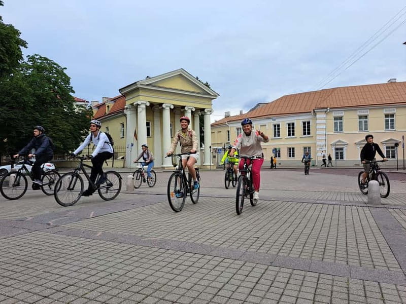 Vilnius: City Bike Tour of Vilnius Highlights - Old Town streets and UNESCO vibes: where your bearings get built