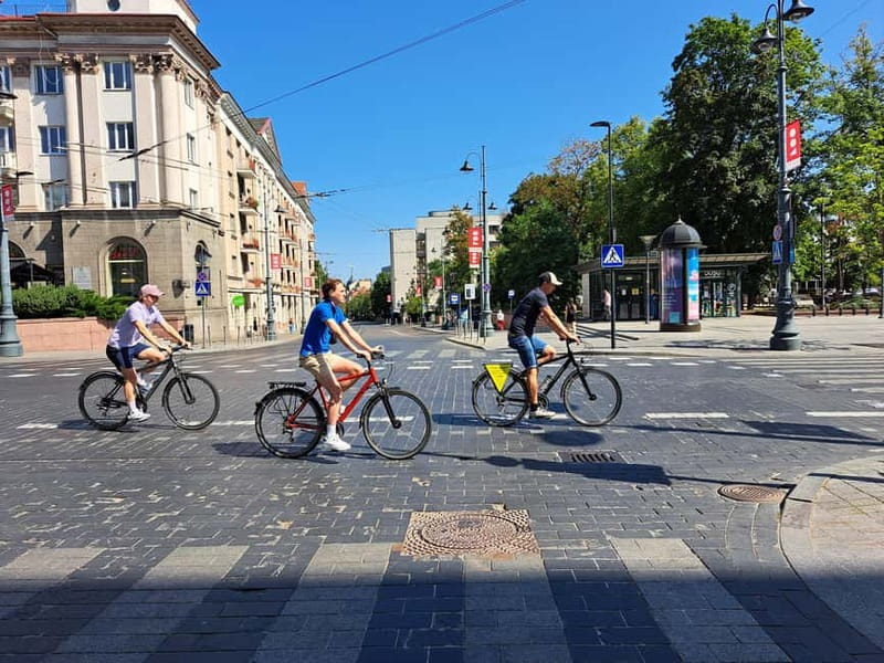 Vilnius: City Bike Tour of Vilnius Highlights - Gates of Dawn: a quick photo stop with heavyweight context