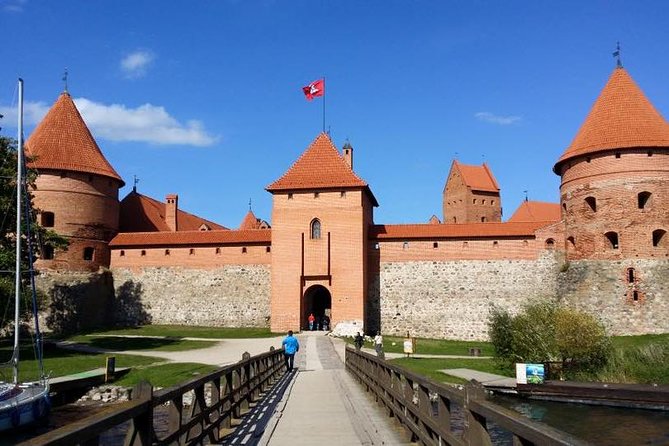 Vilnius Custom Day Trip to Trakai and Kernave - Getting to Kernave: Hill Forts, Archaeology, and the Dukstos Oak-Wood Option