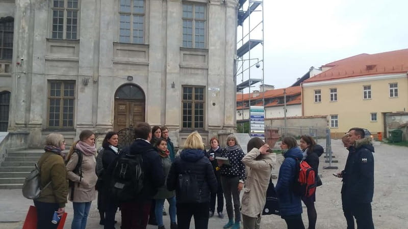 Vilnius: Morning Coffee Tour with Local Guide - Vokiečių g. 10 and the street-level clues locals notice