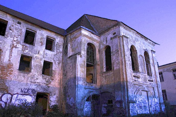 Vilnius Old Town 2-hour Private Ghost Tour - How the Guide Storytelling Works in a Private Setting