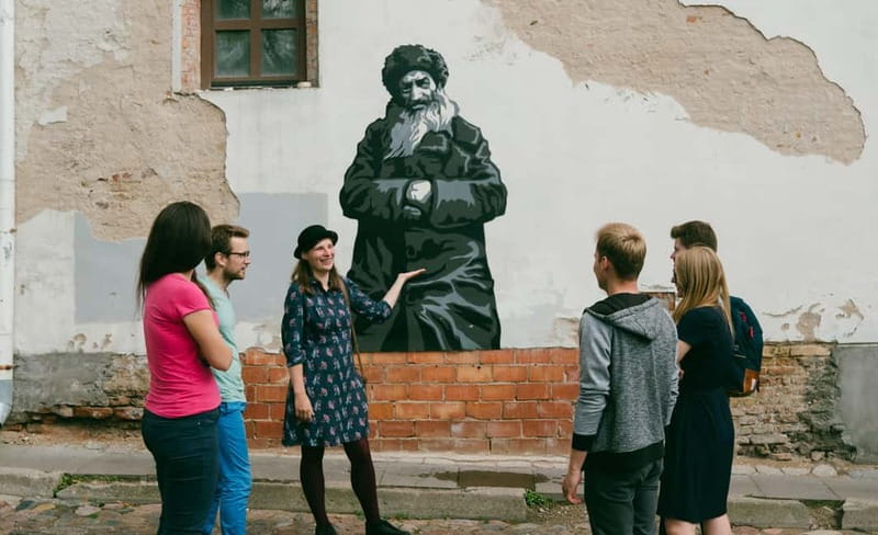 Vilnius Old Town walking tour with snacks - Vilnius Old Town on foot is the fast way to get oriented