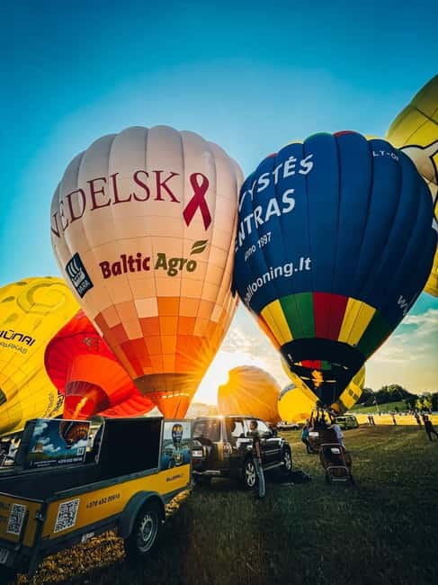 Vilnius or Trakai: Hot Air Balloon Flight - Timing tips for April to October, morning and evening flights