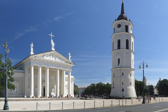Vilnius Scavenger Hunt and Highlights Self Guided Audio Tour - How the Vilnius scavenger hunt works in the World City Trail app