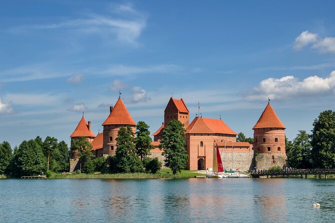 Vilnius Scavenger Hunt and Highlights Self Guided Audio Tour - Why this works better than a basic walking tour