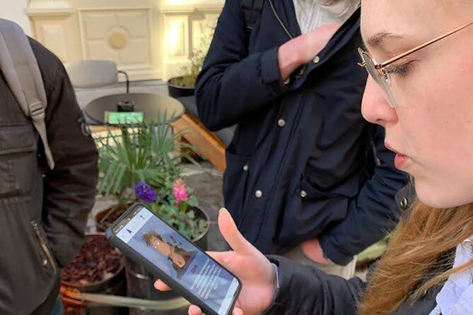 Vilnius Self Guided Sherlock Holmes Murder Mystery Game - How the Sherlock Holmes game works on your phone