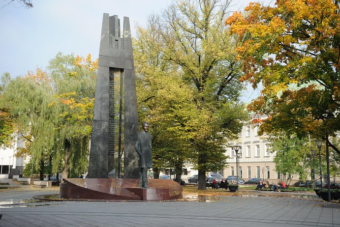 Vilnius Signs of History: Long Way to Freedom - A 3-hour walking route that makes Vilnius history feel linear