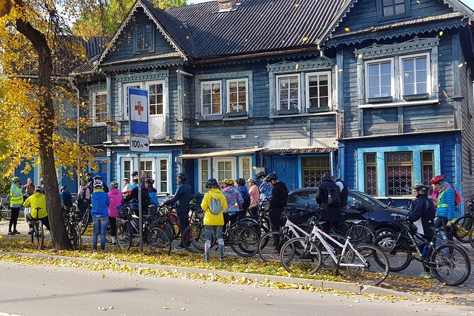 Vilnius: Soviet Vilnius Bike Tour - Meeting at Velotakas in West Express, and how the timing feels