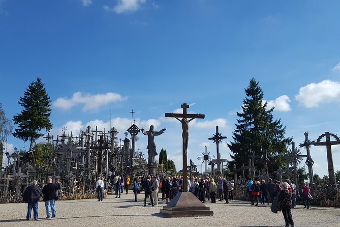 Vilnius to Riga Day Trip: The Hill of Crosses, Rundale Palace and Bauska Castle - Stop 2: Hill of Crosses (kryziu Kalnas) and how to respect the vibe