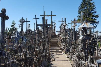 Vilnius to Riga Day Trip: The Hill of Crosses, Rundale Palace and Bauska Castle