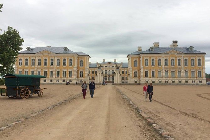 Vilnius to Riga Day Trip: The Hill of Crosses, Rundale Palace and Bauska Castle - Stop 4: Bauska Castle, included tickets, and the reality of reconstructions