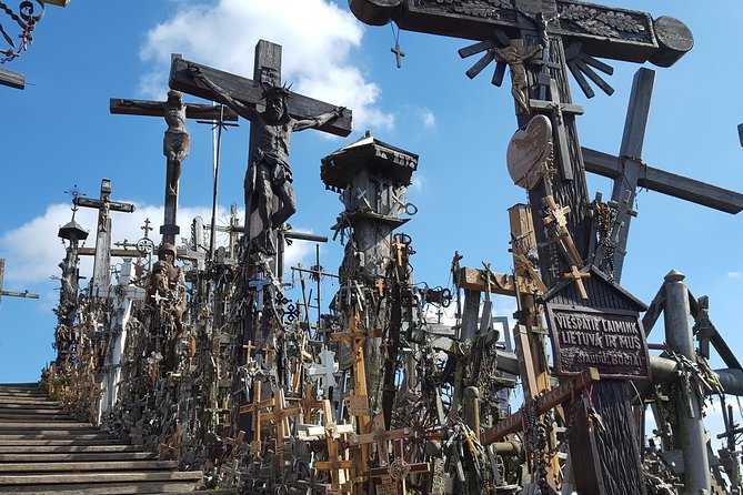 Vilnius to Riga Day Trip: The Hill of Crosses, Rundale Palace and Bauska Castle - Stop 5: Riga Town Hall Square and a smooth landing