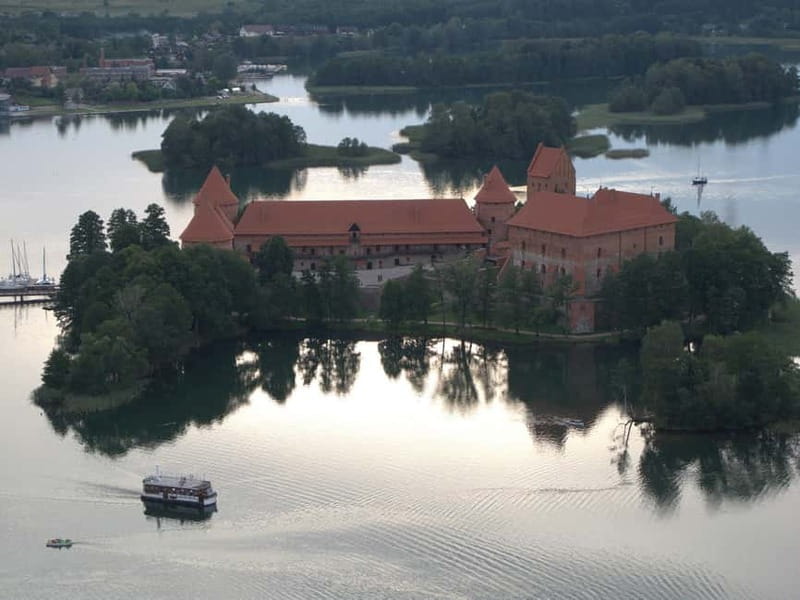 Vilnius: Trakai Tour with Audio Guide and Minibus Transfers - How the Audio Guide Works on the Ride and What It Covers