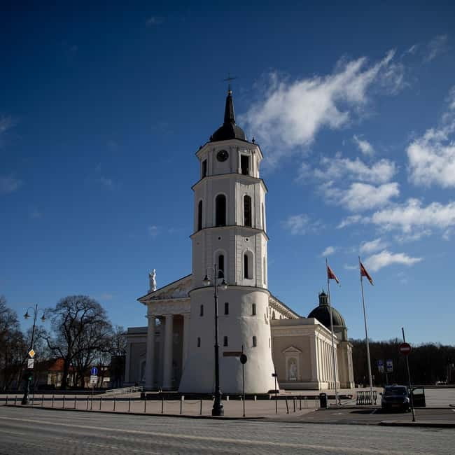 Vilnius: Walking Tour with a Local Guide - Small groups - St. Anne’s Church ending: a finish with real visual weight